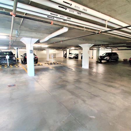 Monki Di Executive Suites - Glas - Luxury Inner City Home 3 Min To Downtown W Private Rooftop Patio Fireplace คาลการี ภายนอก รูปภาพ