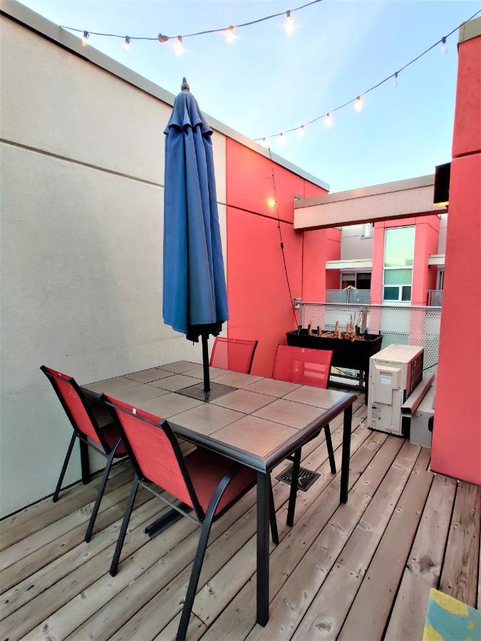 Monki Di Executive Suites - Glas - Luxury Inner City Home 3 Min To Downtown W Private Rooftop Patio Fireplace คาลการี ภายนอก รูปภาพ