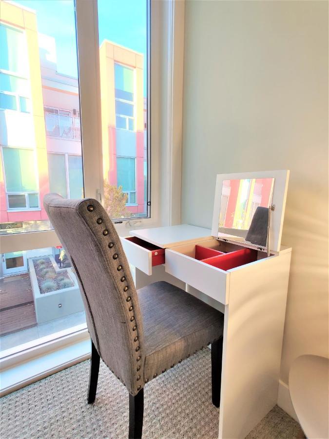 Monki Di Executive Suites - Glas - Luxury Inner City Home 3 Min To Downtown W Private Rooftop Patio Fireplace คาลการี ภายนอก รูปภาพ