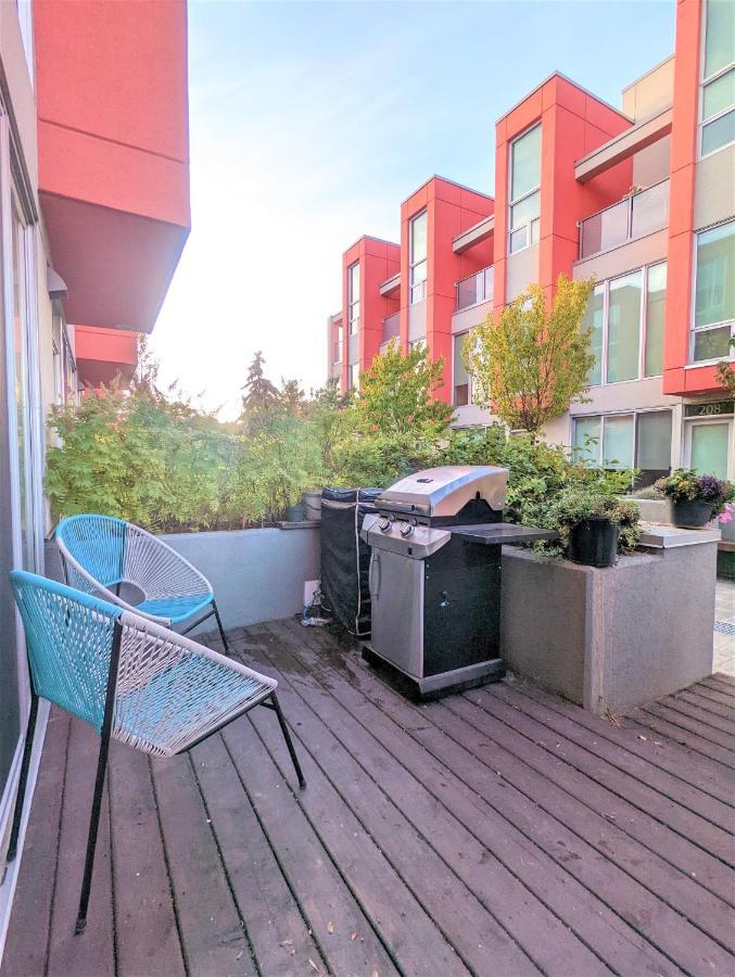 Monki Di Executive Suites - Glas - Luxury Inner City Home 3 Min To Downtown W Private Rooftop Patio Fireplace คาลการี ภายนอก รูปภาพ
