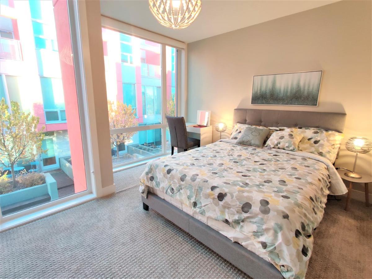 Monki Di Executive Suites - Glas - Luxury Inner City Home 3 Min To Downtown W Private Rooftop Patio Fireplace คาลการี ภายนอก รูปภาพ